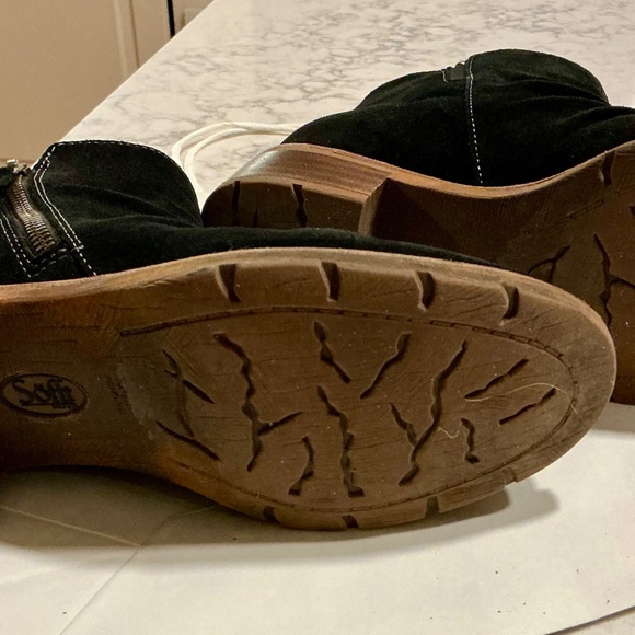 Sofft black suede "Aqua Soft" booties with side zipper, size 8.5 - Picture 2 of 6